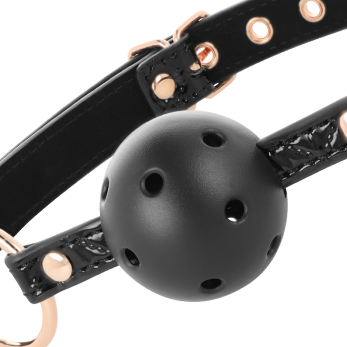 Nickel Free Metal and Vegan Leather.Use this accessory alone or with other BEGME itemsSadomasochism is based on more than just feeling pleasure through pain. It is characterized by assuming the roles of dominant and submissive. The representation of these roles in non-sadomasochistic couples