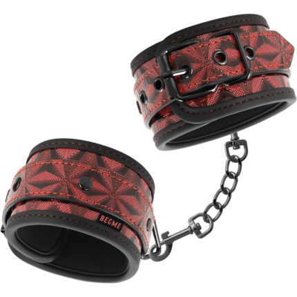 effective and comfortable handcuffs. A classic accessory for your bondage games.These handcuffs have the elegant aesthetic that you are looking for while being absolute effectiveness. Double layered and finished with a metal buckle