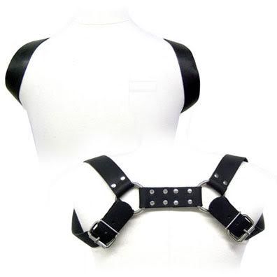 Leather body holster harness to practice BDSM.	Adjustable from sizes S to XL 