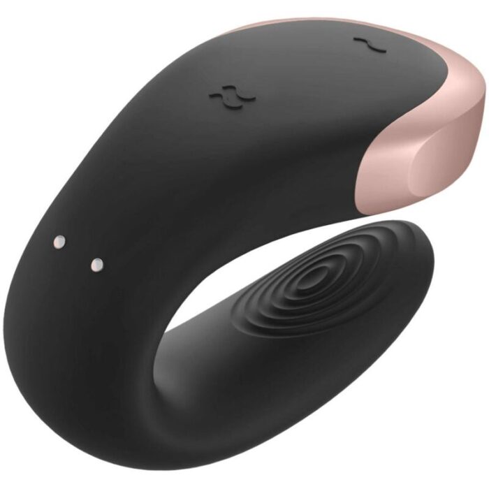 long distance play is possible and the options endless!	Compatible with the free Satisfyer App - Available on iOS and Android	Made with high quality metals	Ideally suited for couples	15-year guarantee	Genuine metal	With wireless remote control	Partner use	Body-friendly silicone	Waterproof (IPX7)	Can also be used without the app	Preset programmes can be edited	App offers an unending range of programmes	Whisper mode	Rechargeable	Li-ion battery	Magnetic USB charging cable included	Easy to clean	10 vibration programsSatisfyer Double Love: Luxurious couples vibrator with app control and remote controlEnjoy a breath of fresh air while making love with the Satisfyer Double Love! The couples vibrator with 2 motors will impress you with its classic U-shape